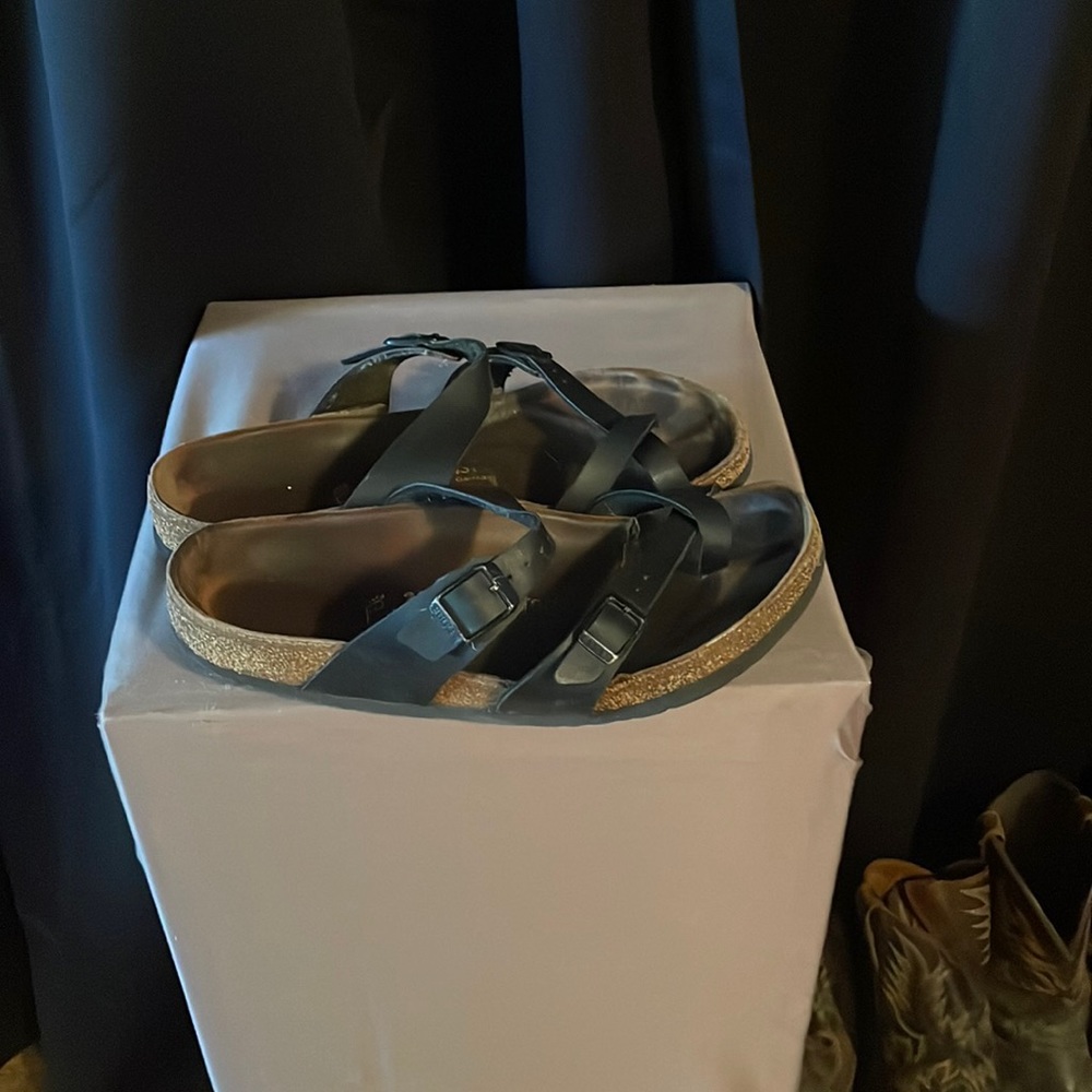 Birkenstocks ladies size 8 men’s size 6 size 39 black